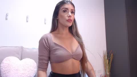Snapshot of 01andrea_ chatting on June 12, 2026, 8:41 pm andre online show from June 12, 2026, 8:41 pm