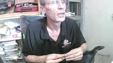 Snapshot of 04oldskool chatting on December 4, 2024, 1:25 am 04oldskool online show from December 4, 2024, 1:25 am