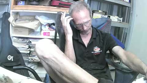 Snapshot of 04oldskool chatting on December 10, 2024, 2:38 am 04oldskool online show from December 10, 2024, 2:38 am