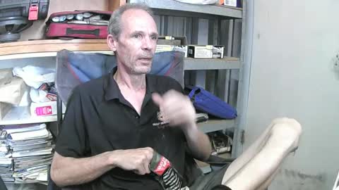 Snapshot of 04oldskool chatting on December 13, 2024, 12:42 am 04oldskool online show from December 13, 2024, 12:42 am