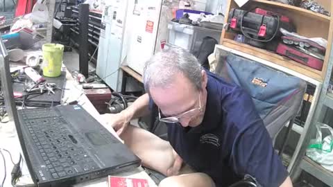 Snapshot of 04oldskool chatting on December 23, 2024, 10:01 pm 04oldskool online show from December 23, 2024, 10:01 pm