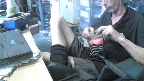 Snapshot of 04oldskool chatting on October 15, 2025, 2:33 am 04oldskool online show from October 15, 2025, 2:33 am