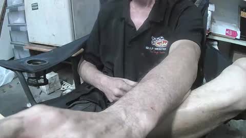 Snapshot of 04oldskool chatting on November 24, 2025, 5:29 am 04oldskool online show from November 24, 2025, 5:29 am