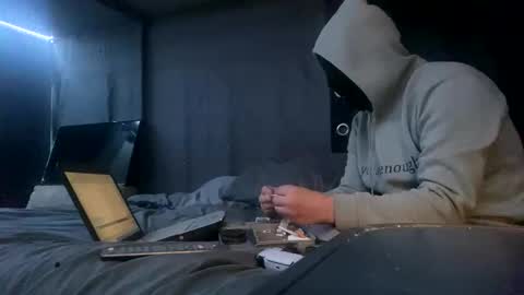 05mechanic1979 online show from November 18, 2025, 3:34 am