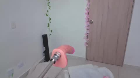 Snapshot of 0ne_of_0ne chatting on November 4, 2025, 7:02 pm Steven e online show from November 4, 2025, 7:02 pm