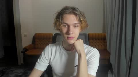 Snapshot of 0verlandd chatting on January 2, 2025, 10:05 am Adam online show from January 2, 2025, 10:05 am