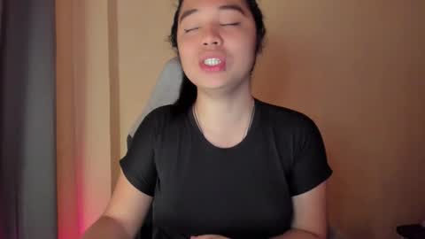 0wwlo0k online show from December 20, 2025, 4:19 am