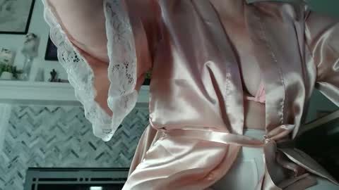 Aurora Willows online show from March 5, 2026, 5:25 am