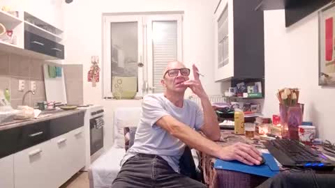 Snapshot of 1973man chatting on December 13, 2025, 7:53 pm 1973man online show from December 13, 2025, 7:53 pm