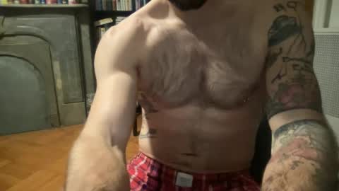 Snapshot of 1993boxers chatting on December 7, 2024, 2:20 am 1993boxers online show from December 7, 2024, 2:20 am