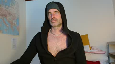 djulia online show from January 28, 2025, 8:47 am