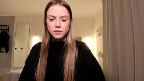 Snapshot of 1i1ypa1mer chatting on December 18, 2024, 10:13 pm Lily 3 online show from December 18, 2024, 10:13 pm