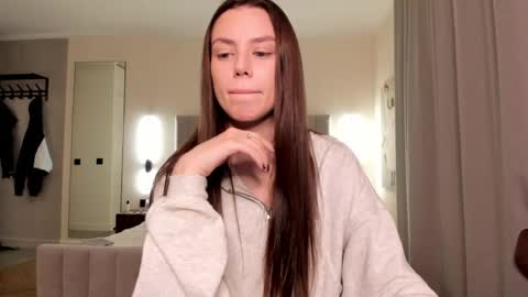 Lily 3 online show from December 14, 2025, 8:35 pm