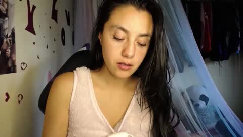 1kandylove online show from November 25, 2025, 8:42 pm