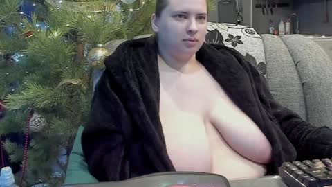1LINDSEY1 online show from December 24, 2024, 11:17 am
