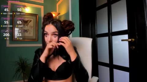 Moona  online show from October 15, 2025, 12:49 pm