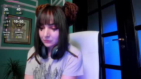 Moona  online show from November 2, 2025, 2:41 pm