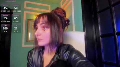 Moona  online show from November 28, 2025, 2:31 pm