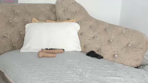 Snapshot of 1naughty_milf chatting on February 25, 2025, 7:42 am Luisa online show from February 25, 2025, 7:42 am