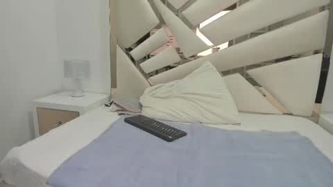 Snapshot of 1naughty_milf chatting on March 7, 2025, 11:18 am Luisa online show from March 7, 2025, 11:18 am