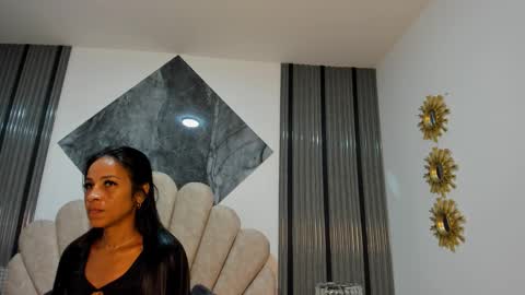 Snapshot of 1naughty_milf chatting on December 3, 2025, 11:52 am Luisa online show from December 3, 2025, 11:52 am