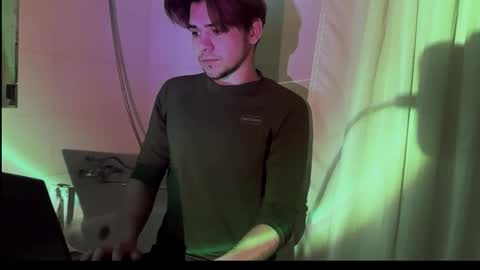 1roberttt online show from October 14, 2025, 12:22 am