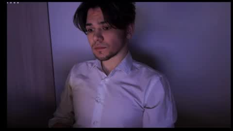 1roberttt online show from May 18, 2026, 8:47 pm