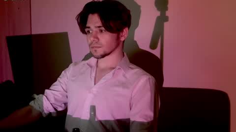 1roberttt online show from May 19, 2026, 8:48 pm