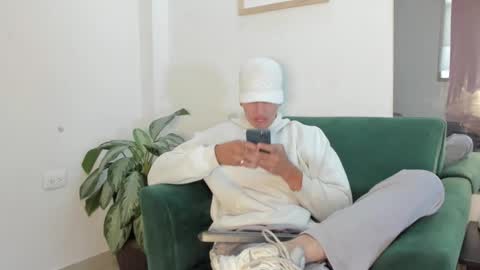 Snapshot of 1threestar chatting on November 13, 2025, 12:48 pm 1Threestar online show from November 13, 2025, 12:48 pm