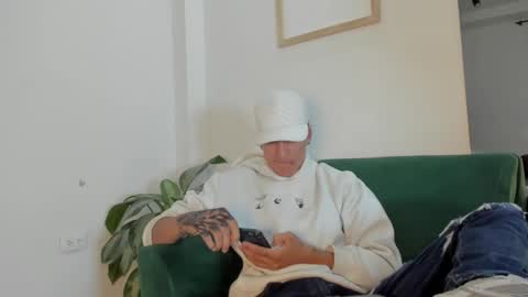 Snapshot of 1threestar chatting on November 14, 2025, 12:37 pm 1Threestar online show from November 14, 2025, 12:37 pm