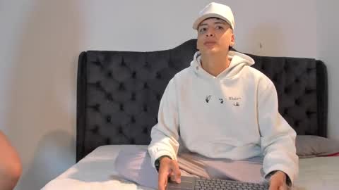 Snapshot of 1threestar chatting on November 26, 2025, 12:17 pm 1Threestar online show from November 26, 2025, 12:17 pm