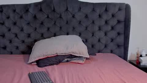 Snapshot of 1threestar chatting on December 18, 2025, 1:22 am 1Threestar online show from December 18, 2025, 1:22 am