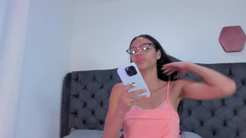 Snapshot of 1threestar chatting on April 1, 2026, 12:28 pm 1Threestar online show from April 1, 2026, 12:28 pm