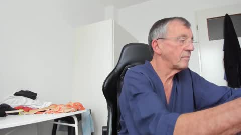 Henk online show from November 1, 2025, 1:57 pm