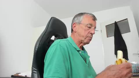 Snapshot of 200gentleman chatting on July 5, 2026, 2:02 pm Henk online show from July 5, 2026, 2:02 pm