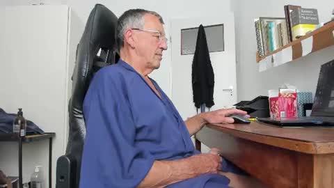 Snapshot of 200gentleman chatting on July 20, 2026, 9:56 am Henk online show from July 20, 2026, 9:56 am