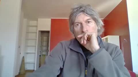 22esserre online show from February 6, 2025, 1:21 pm