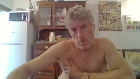 22esserre online show from September 12, 2025, 1:44 pm