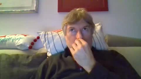 22esserre online show from October 12, 2025, 7:46 pm