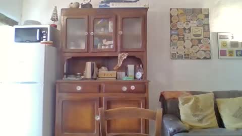 22esserre online show from November 13, 2025, 12:48 pm