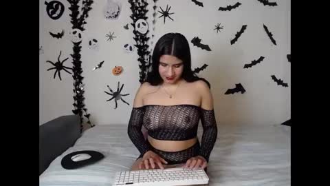 25melin online show from October 21, 2025, 1:45 pm