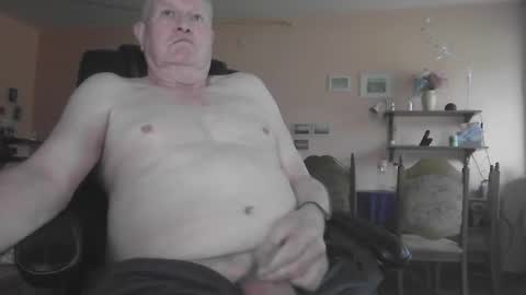 Snapshot of 29famila chatting on November 16, 2025, 1:17 pm 29famila online show from November 16, 2025, 1:17 pm