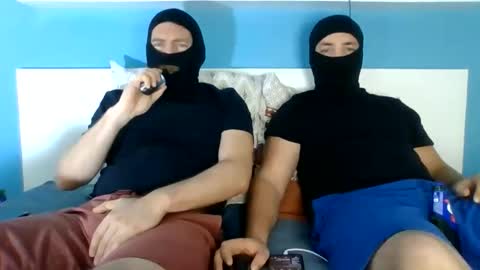 2frenchfriends online show from June 6, 2026, 9:19 pm