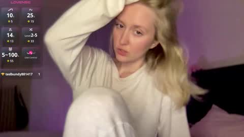 Snapshot of 2kepler22b chatting on October 29, 2025, 8:10 pm  . online show from October 29, 2025, 8:10 pm