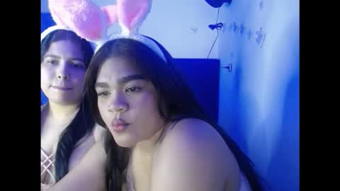 Snapshot of 2moons_full_of_love chatting on October 19, 2025, 11:05 pm 2moons_full_of_love online show from October 19, 2025, 11:05 pm