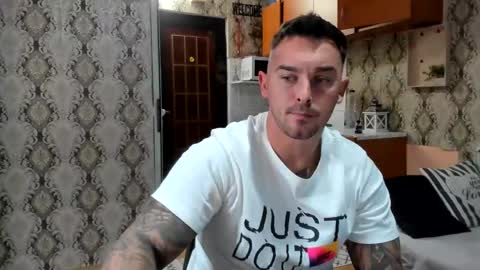2sexymuscles online show from September 20, 2025, 8:32 pm