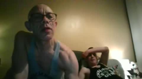 2sleazylondon829093 online show from May 9, 2026, 9:20 pm