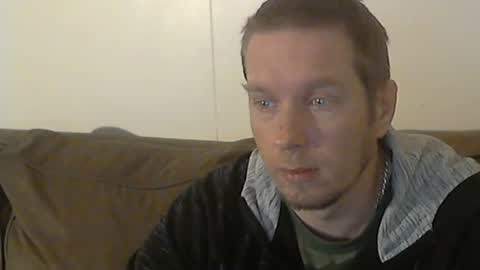 2small4you83 online show from December 6, 2024, 12:34 am