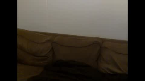 2small4you83 online show from December 2, 2025, 3:56 am