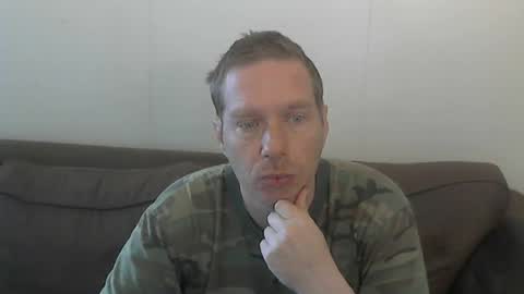 2small4you83 online show from June 16, 2026, 9:56 am